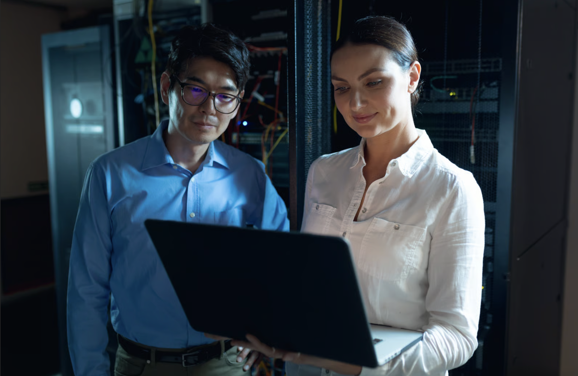 APEX support engineers helping a client remotely